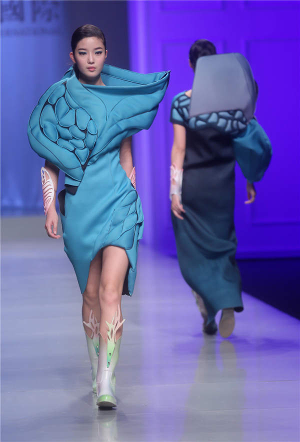 Designers present creations at China Fashion Week<BR>