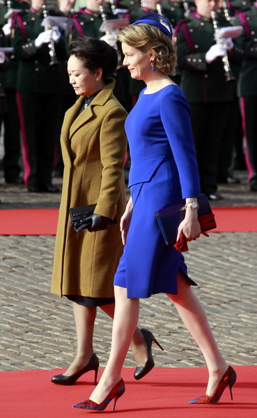 Peng Liyuan visits Europe in style