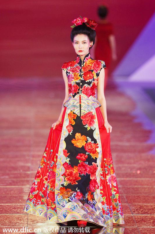 Traditional Chinese wedding dresses presented in Shanghai