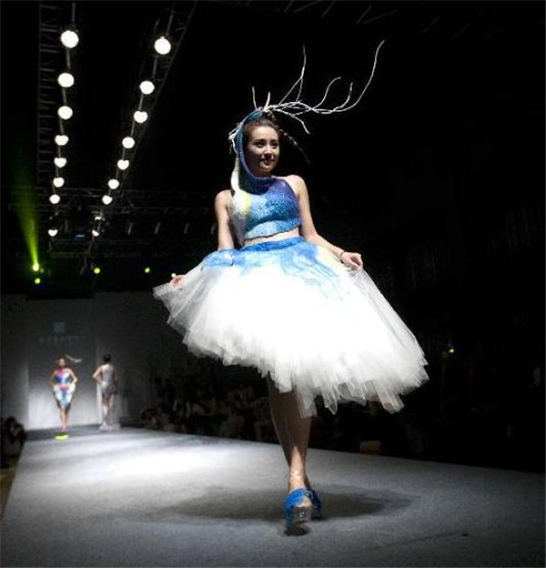 Art graduates create low-carbon fashions