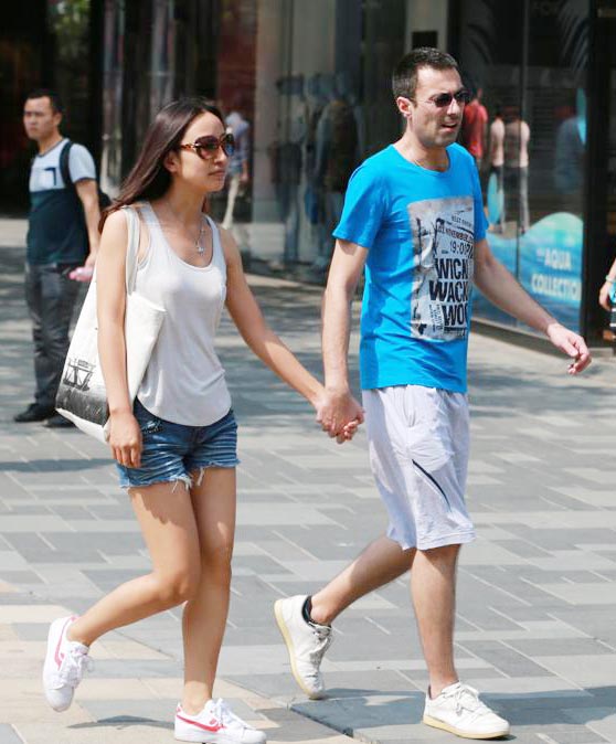 Beijing strips off to celebrate summer