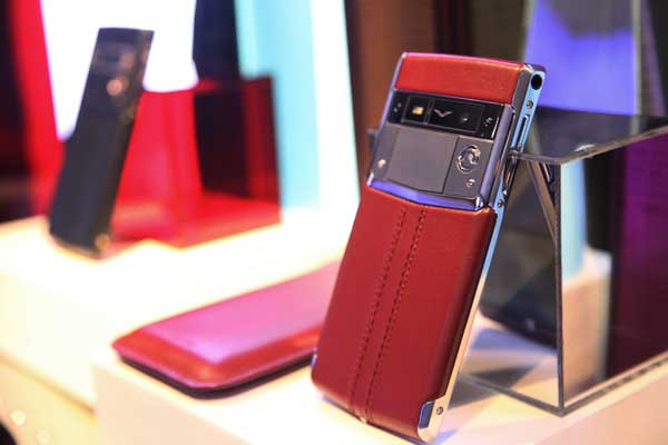 Cellphone maker strives to reach peak of luxury