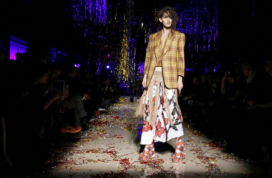 Elie Saab, Vivienne Westwood sparkle at Paris Fashion Week