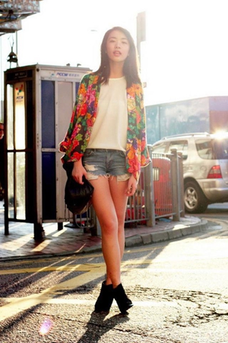 16-yr-old HK fashion blogger go viral online