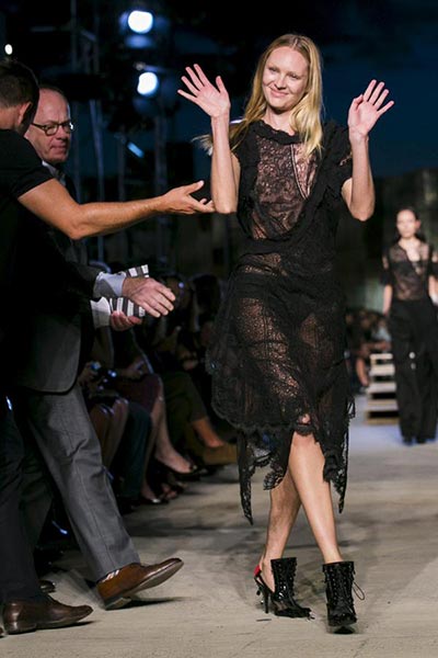Supermodel falls at New York Fashion Week show