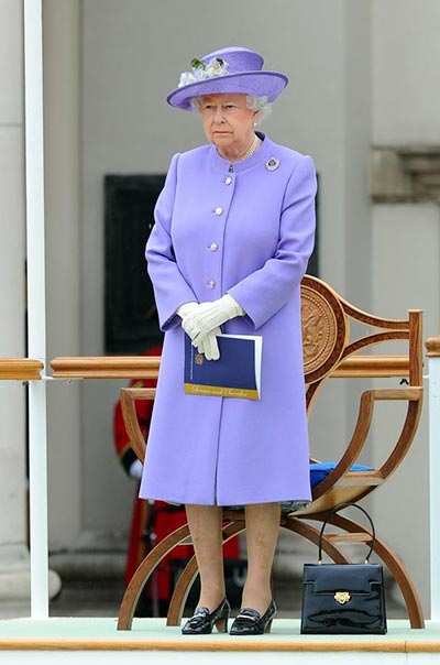 Queen Elizabeth's colorful outfits