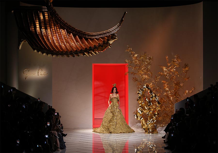 Guo Pei Spring/Summer 2016 show at Paris Fashion Week