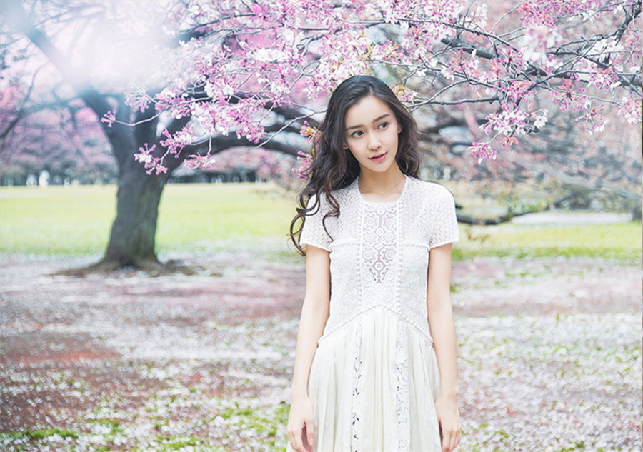 Angelababy releases new fashion photos