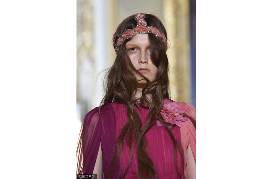Gucci Cruise 2018 spring show: Makeup and hairstyle