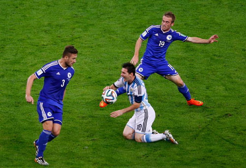 阿根廷2：1波黑：现场巴西球迷为阿根廷队喝倒彩