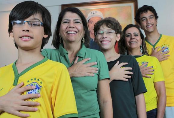 美联社:六指家族为巴西六冠王祈福[1]