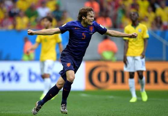 荷兰3-0巴西：范加尔昂首离去 巴西队再度蒙羞