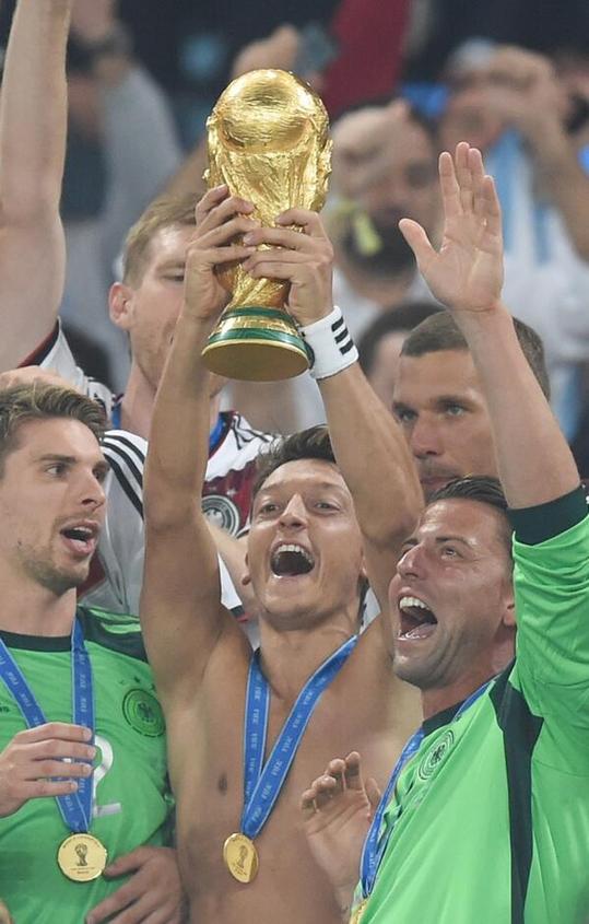 世界冠军！德国队员发状态晒自拍庆祝夺冠