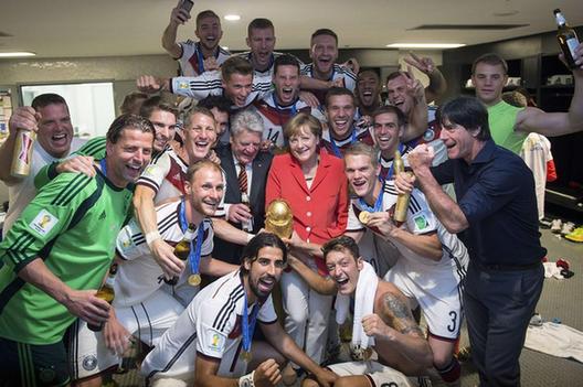谁为德国队夺冠而奔波？