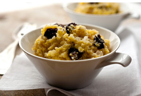 Greek polenta with onions and raisins