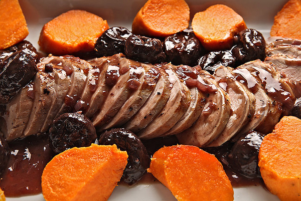 Pork tenderloin with shallots and prunes