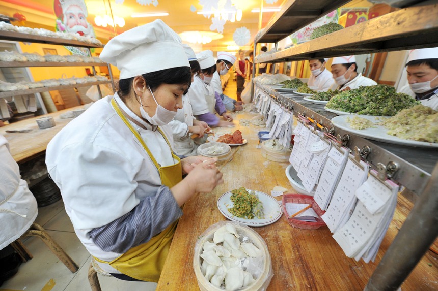 Enjoy dumplings on traditional winter festival