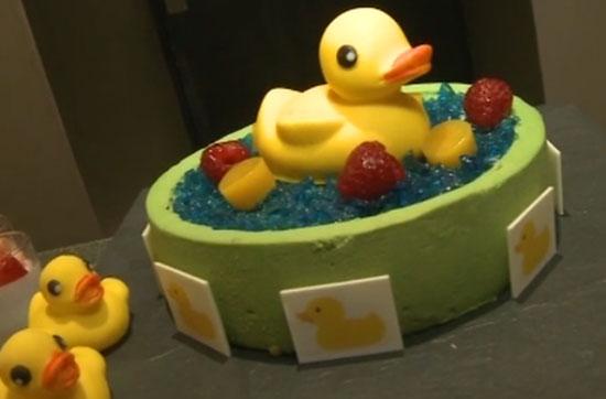 Hong Kong's ducky desserts popular