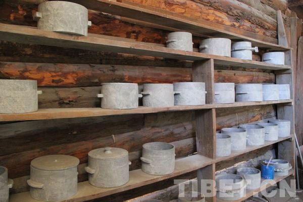 Traditional Tibetan cuisine: Lunang Stone Pot Chicken