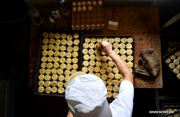 Handmade mooncakes in Changsha