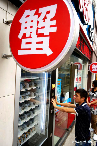 Crabs on sale in Hangzhou's vending machine