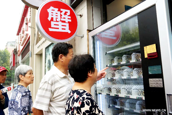 Crabs on sale in Hangzhou's vending machine