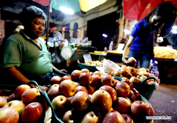 Fruit sellers at roadside in Yangon