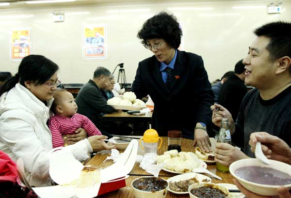 Tale of Xi's dumplings draws crowd