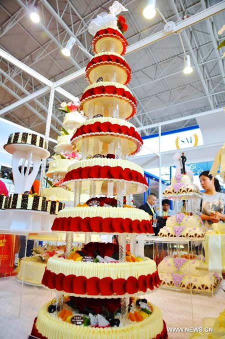 Delicate desserts displayed at Beijing exhibition