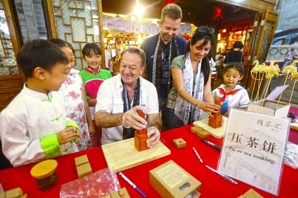 Ambassadors learn Chinese tea culture in Beijing