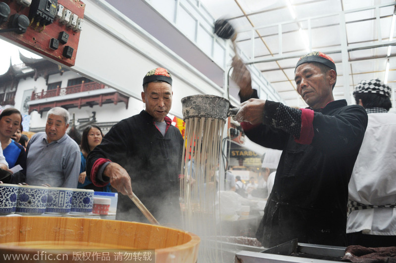 The Yuyuan China Day Festival starts in Shanghai