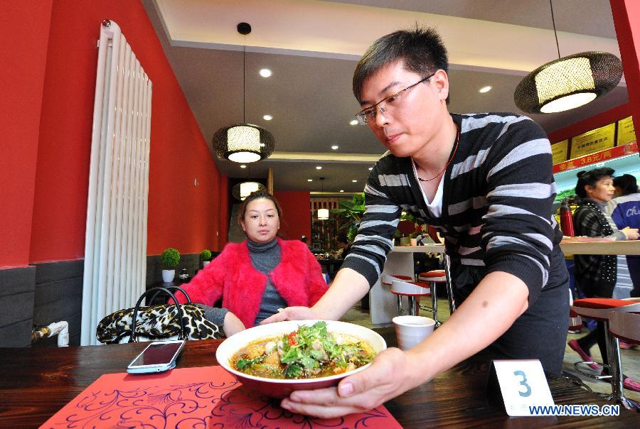 Overseas returnee, small eatery boss