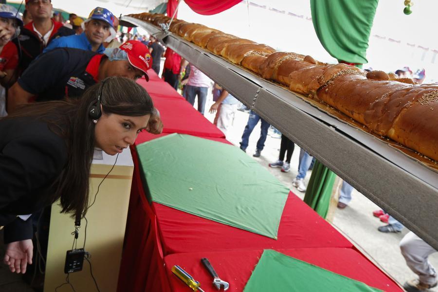 Venezuela lauds world records for Christmas dinner
