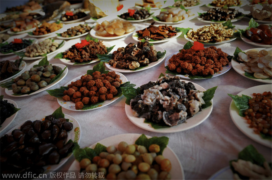 Stone-made banquet on display in S China