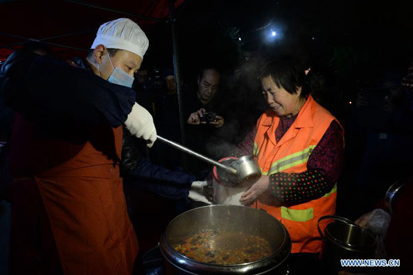 Temples in Xi'an distribute free Laba porridge