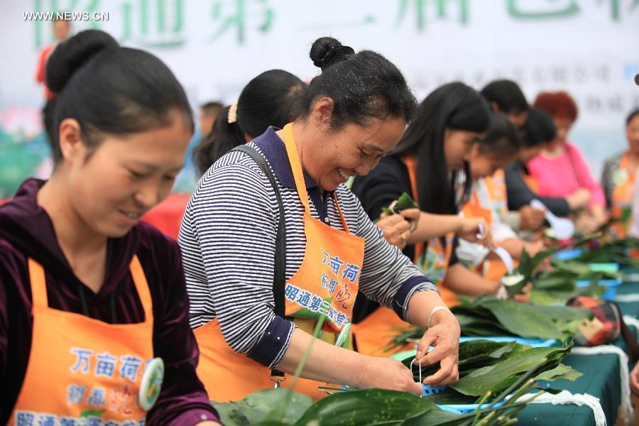 Chinese wrap up Zongzi to mark upcoming Dragon Boat Festival