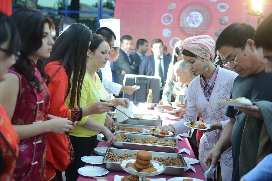 Chinese delicacies appear at food festival in Uzbekistan