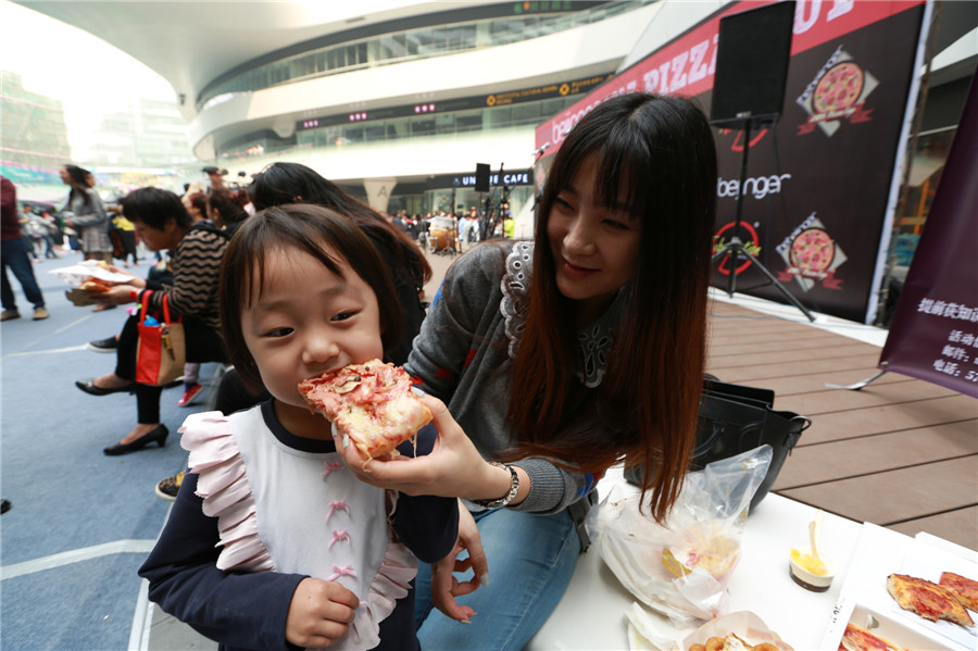 Taste buds tickled at Beijing's biggest pizza pa