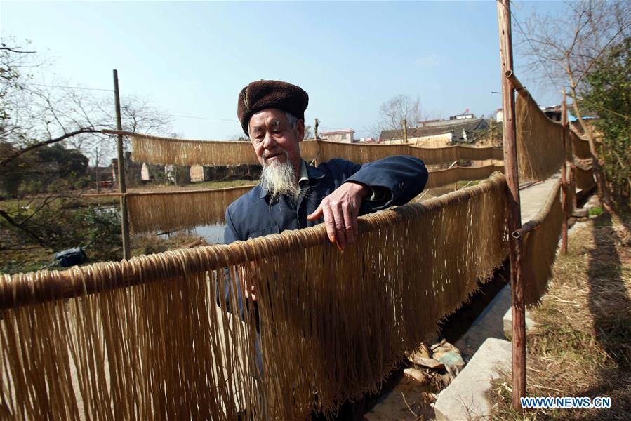 Villagers in SW China make sweet potato vermicelli for lunar New Year