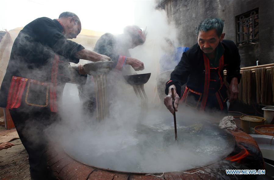Villagers in SW China make sweet potato vermicelli for lunar New Year