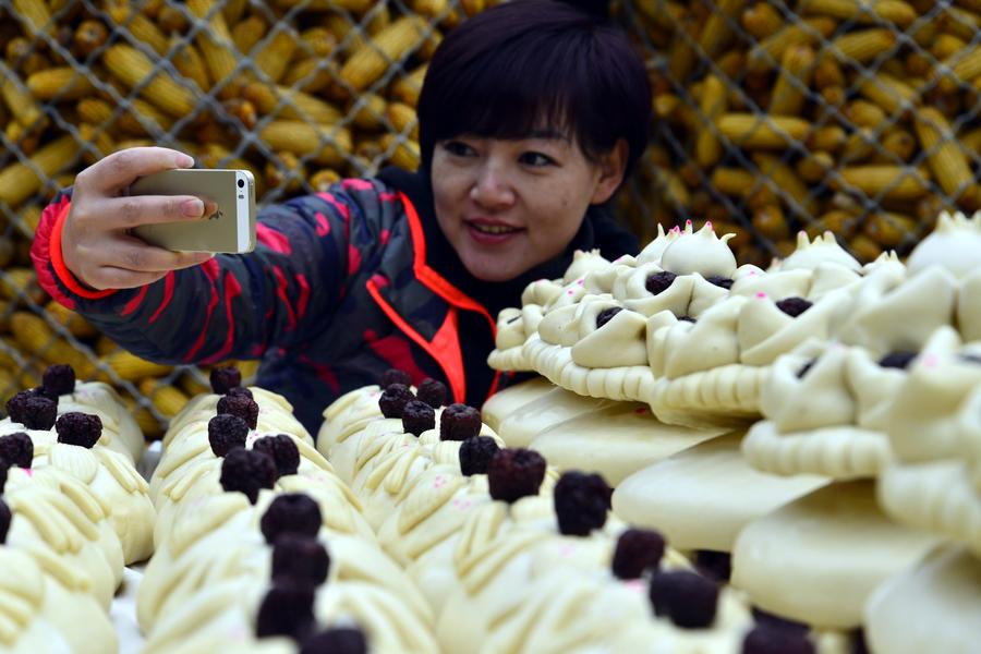 Taste of new year: Traditional staple food in E China