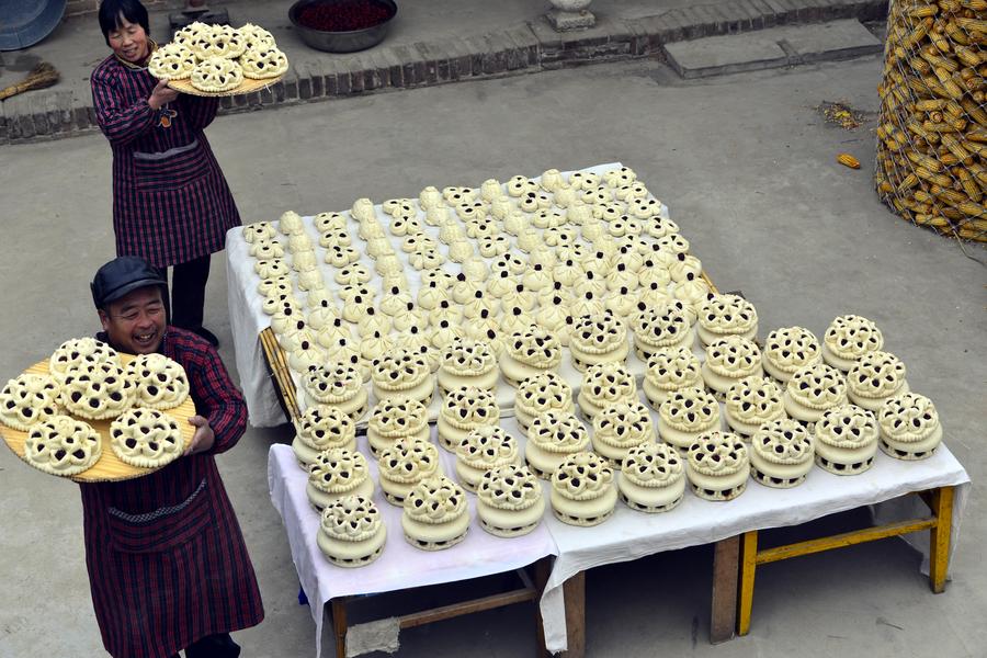 Taste of new year: Traditional staple food in E China