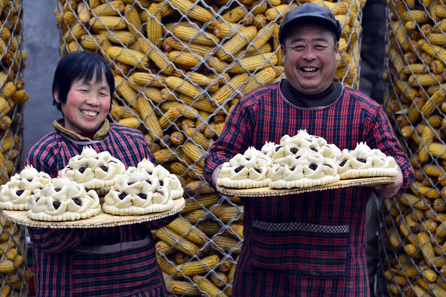 Taste of new year: Traditional staple food in E China