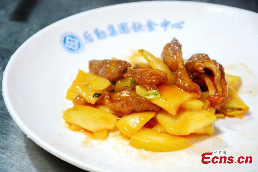 Can you try this? Apple mixed with meat, fried spareribs with banana…