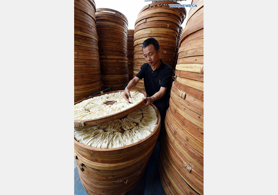 Workers make Kuanmiao noodles in SE China's Taiwan