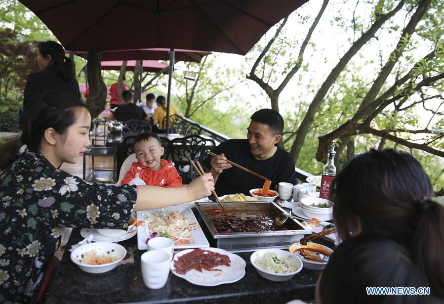 Hot pot restaurant in Chongqing jujube forest