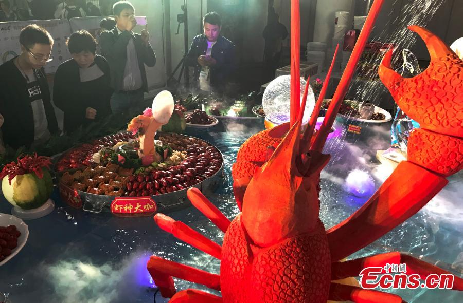 Crayfish feast held in eastern city