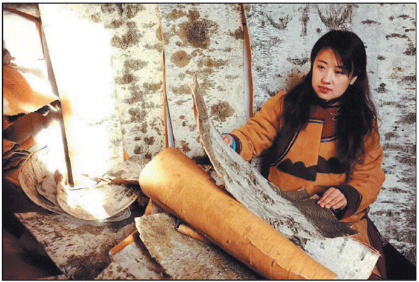 Ancient birch bark craft enjoys revival under tutor