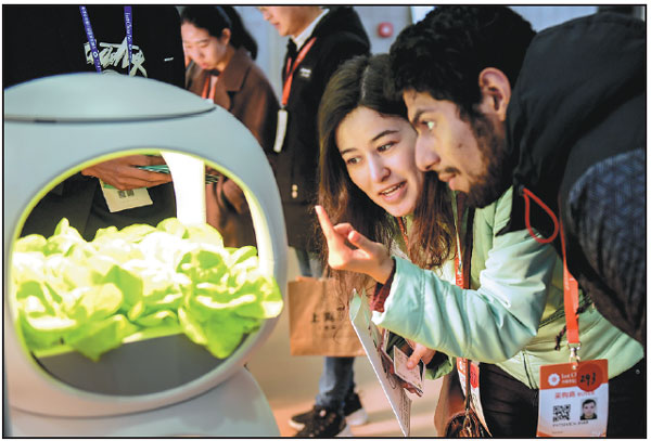 Foreign trade to remain robust in 2019, say advisers and legislators
