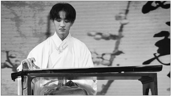 The seven strings of Yangzhou